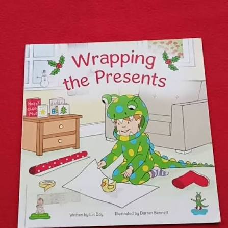 Wrapping the Presents Written by lin day  ( Illustrated by Darren Bennett )